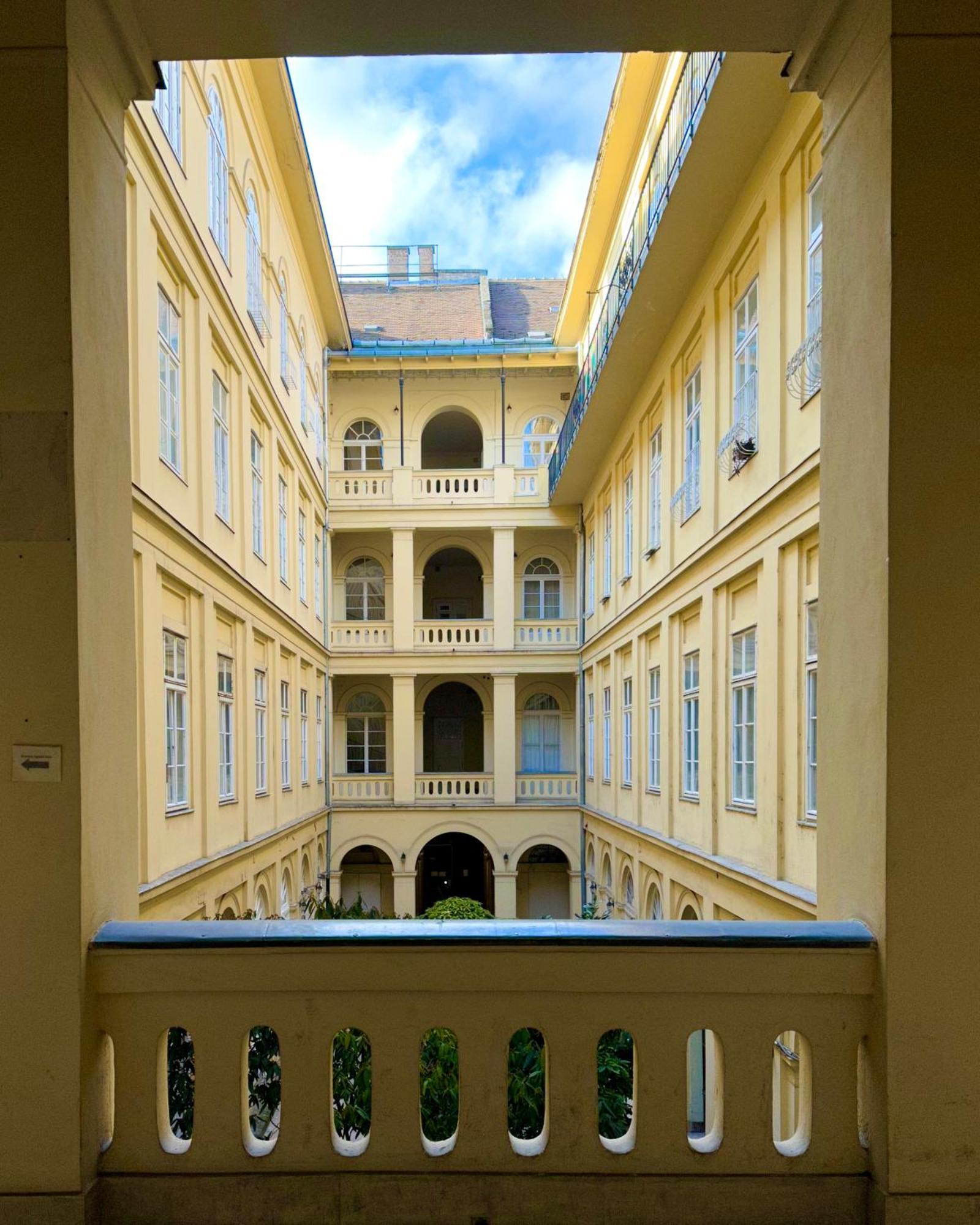 Dolce Vita Basilica Budapest Bagian luar foto