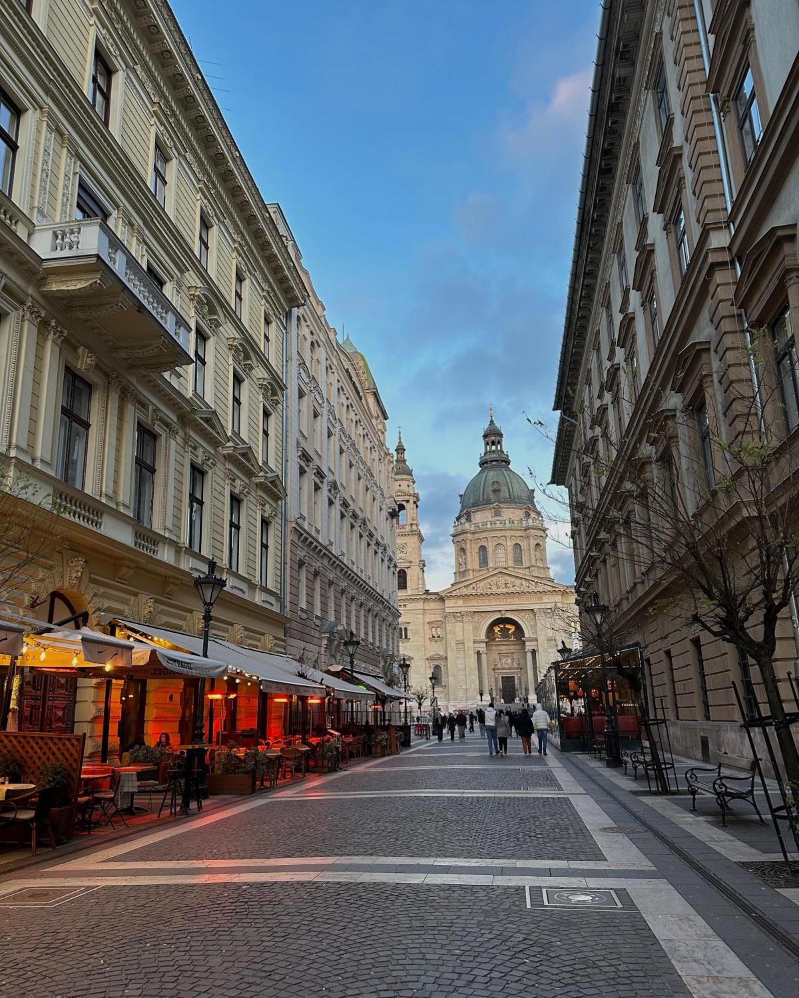 Dolce Vita Basilica Budapest Bagian luar foto
