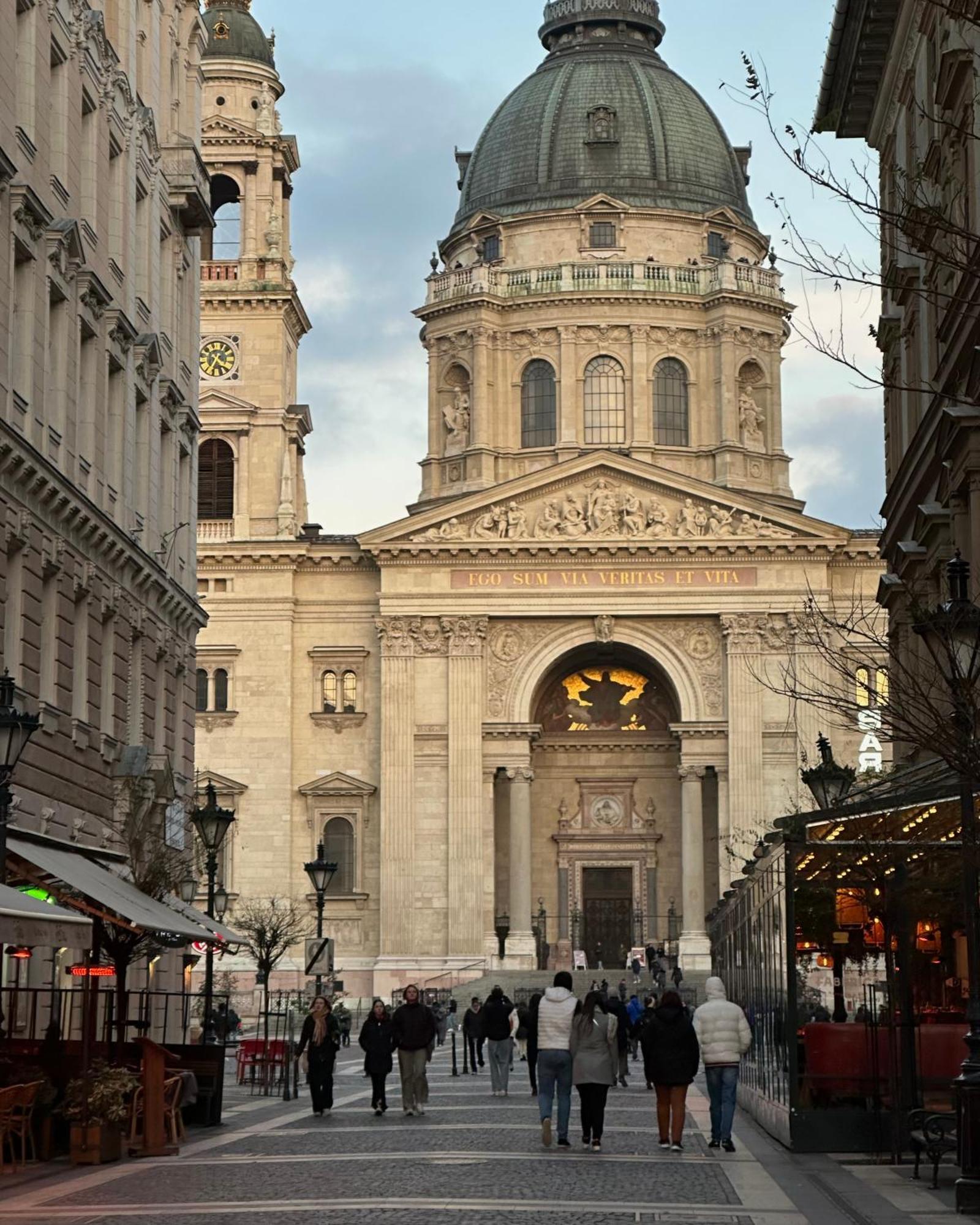 Dolce Vita Basilica Budapest Bagian luar foto
