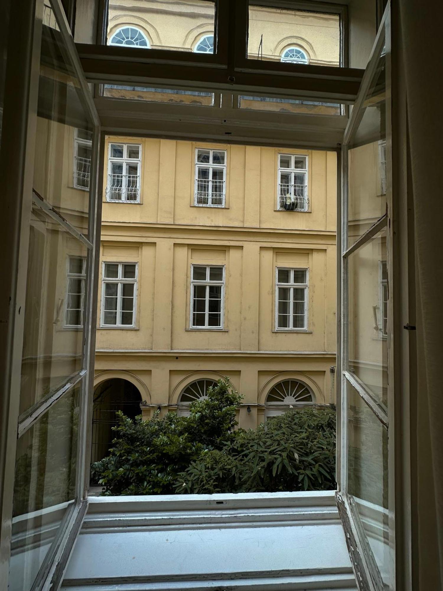 Dolce Vita Basilica Budapest Bagian luar foto